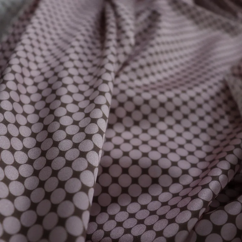 

Стрейчевая шелковая креп-ткань, ширина 108 см, ширина 19 мм, 90% шелк и 10% спандекс, принт в горошек, темно-красное платье, Летняя шелковая ткань Y134