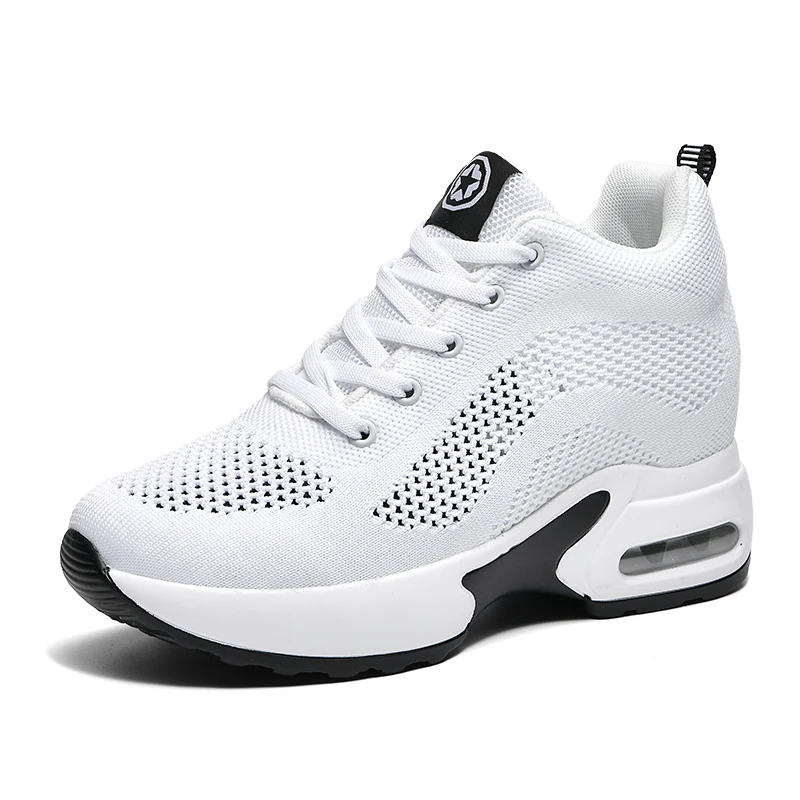 Женские туфли на толстой подошве черные сетчатые с прорезями внутри