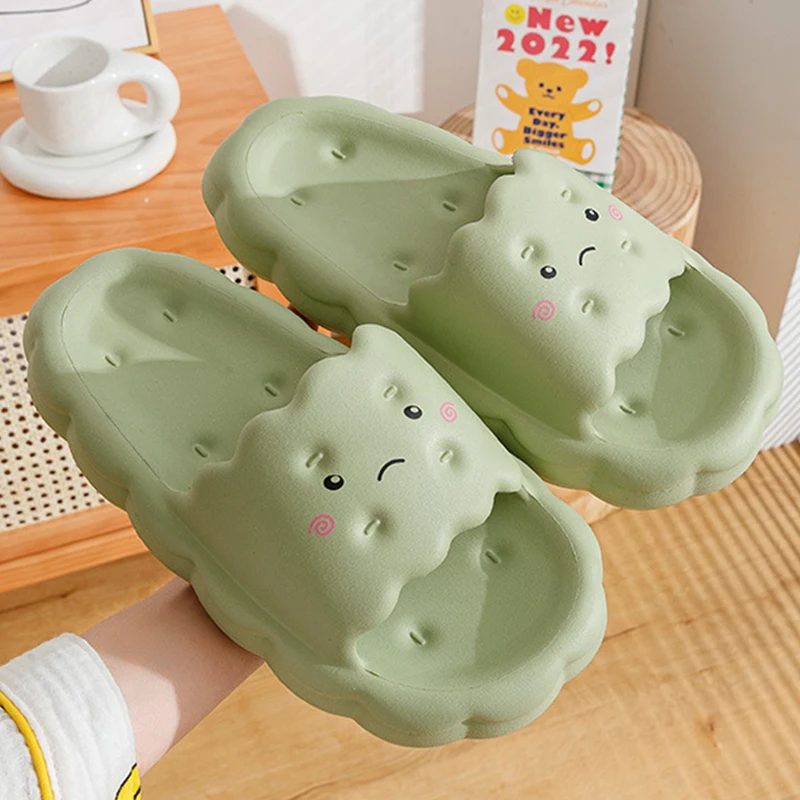 Cute Cloud Design Women Slippers Summer Cartoon Shape Women Slides Outdoor Soft Non Slip Bathroom Slippers Men Platform Shoes