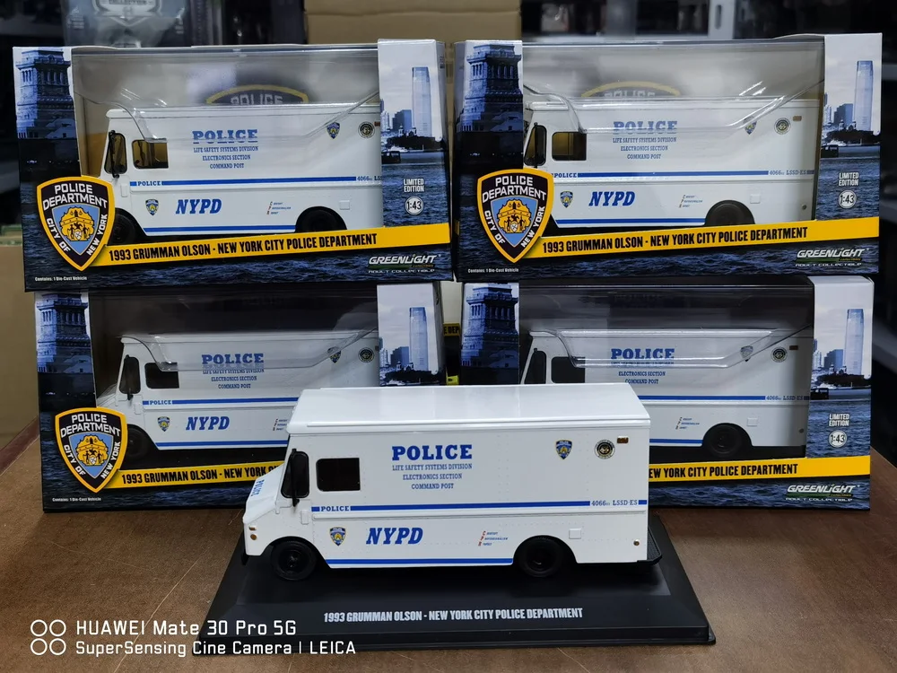 

1/43 GREENLIGHT 1993 GRUMMAN OLSON New York City Police Department (NYPD) police cars have a collection of die-cast alloy car