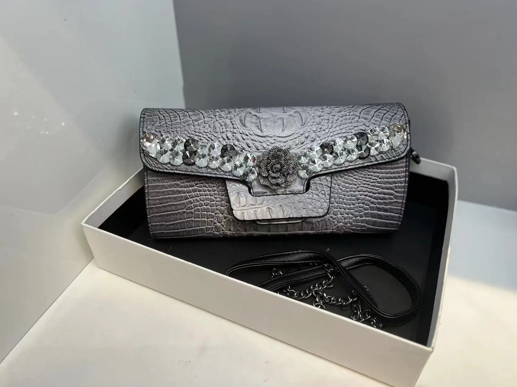 

2022 New Diamond-Embedded Fashionable and Generous Clutch Bag Large Capacity Versatile Banquet Women Bag