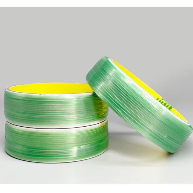 Кусок прозрачного скотча. Линия скотча. Декоративный скотч на прозрачном фоне. Кусок скотча без фона. Черно белые полосы.