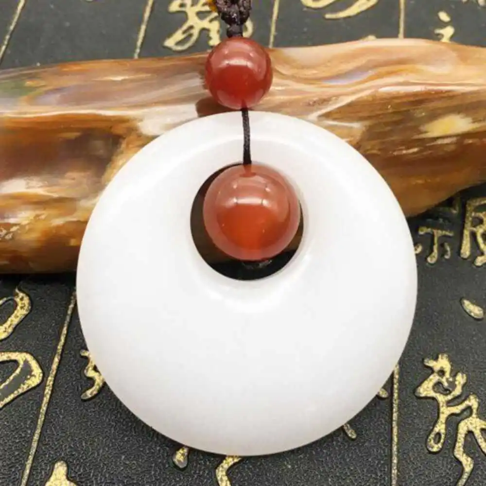 Кольцо из натурального белого нефрита цепочка 26 мм с подвеской на удачу семь чакр