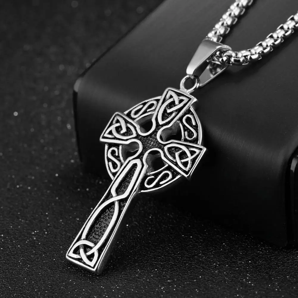 

Creative Charm Necklace Hollow Out Wear-resistant Neck Decoration Cool Pendant Necklace for Party