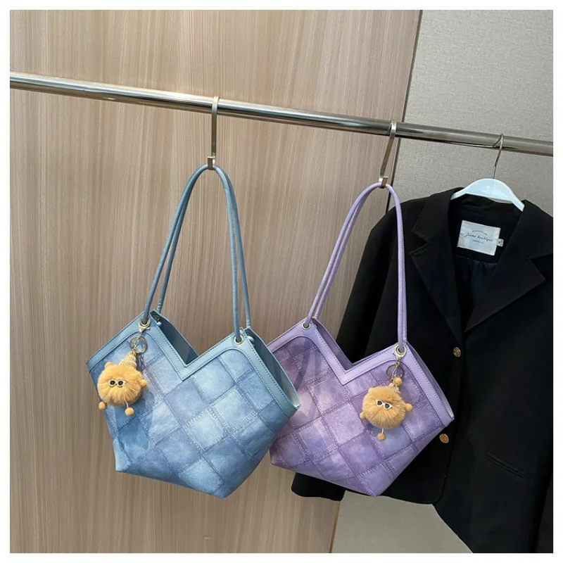 Large Capacity Push Argyle Lattice One Shoulder Female Bag Cute Plush Small Pendant Portable Large Bag Irregular Lady Bag