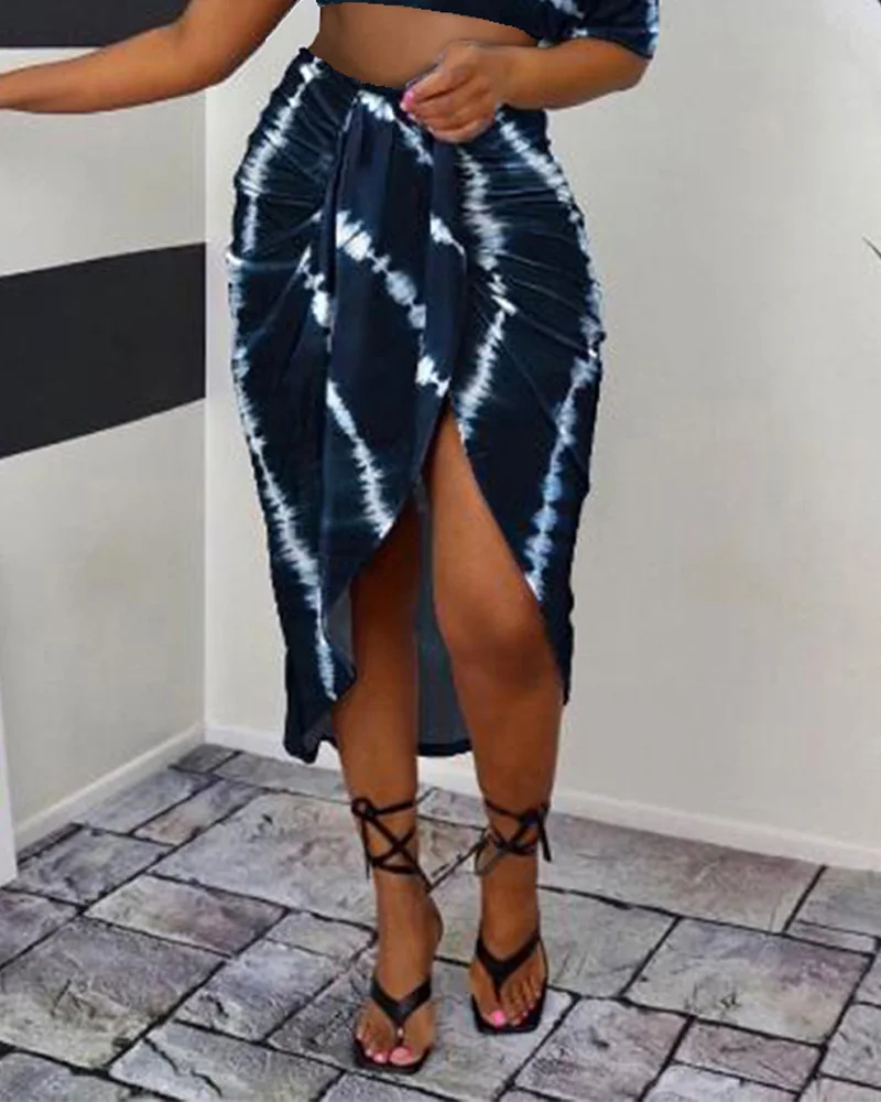 

Укороченный топ с принтом Tie Dye и юбка с рюшами с разрезом, женский костюм из 2 предметов, топ с вырезом лодочкой и коротким рукавом, облегающа...