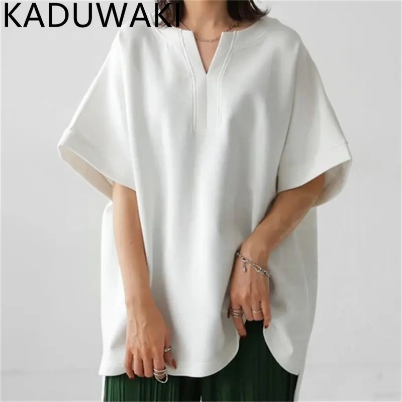 

Темпераментная длинная футболка с V-образным вырезом спереди и короткой спинкой, модные японские футболки, простой просторный Женский пуловер с рукавом до локтя, летний топ