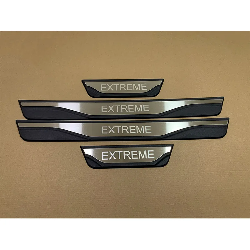 Фото Комплект из 4 накладок на пороги из ABS-пластика и нержавеющей стали для Dacia Duster Extreme Spring 2020-2024, аксессуары для автомобиля №3