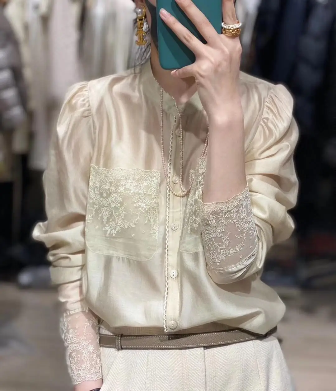 

Рубашка с кружевной вышивкой и воротником-стойкой