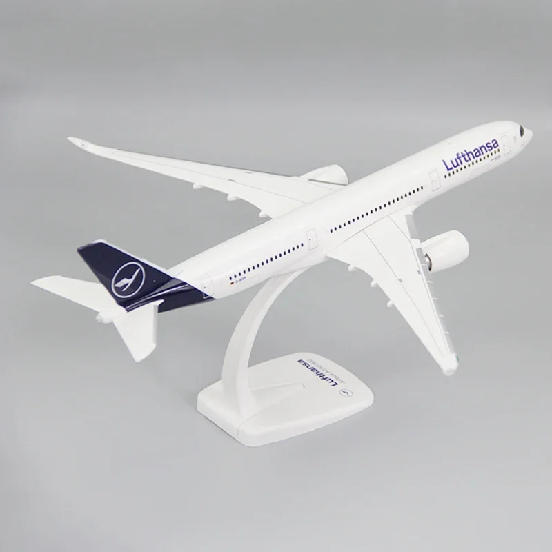 Фото Масштаб 1/200 Европа McDonnell Douglas MD-11 Lufthansa Cargo Airlines/A350-900 Lufthansa Airlines в сборе, модель самолета №5