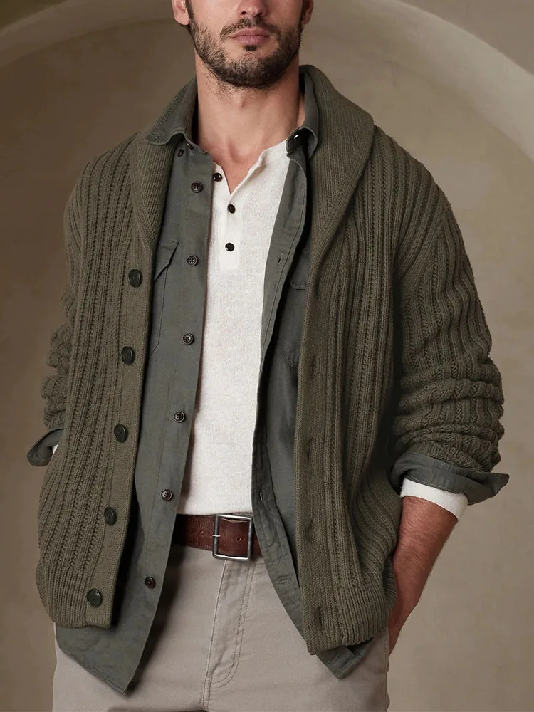 

Мужской зеленый трикотажный кардиган в стиле милитари с отложным воротником и длинными рукавами