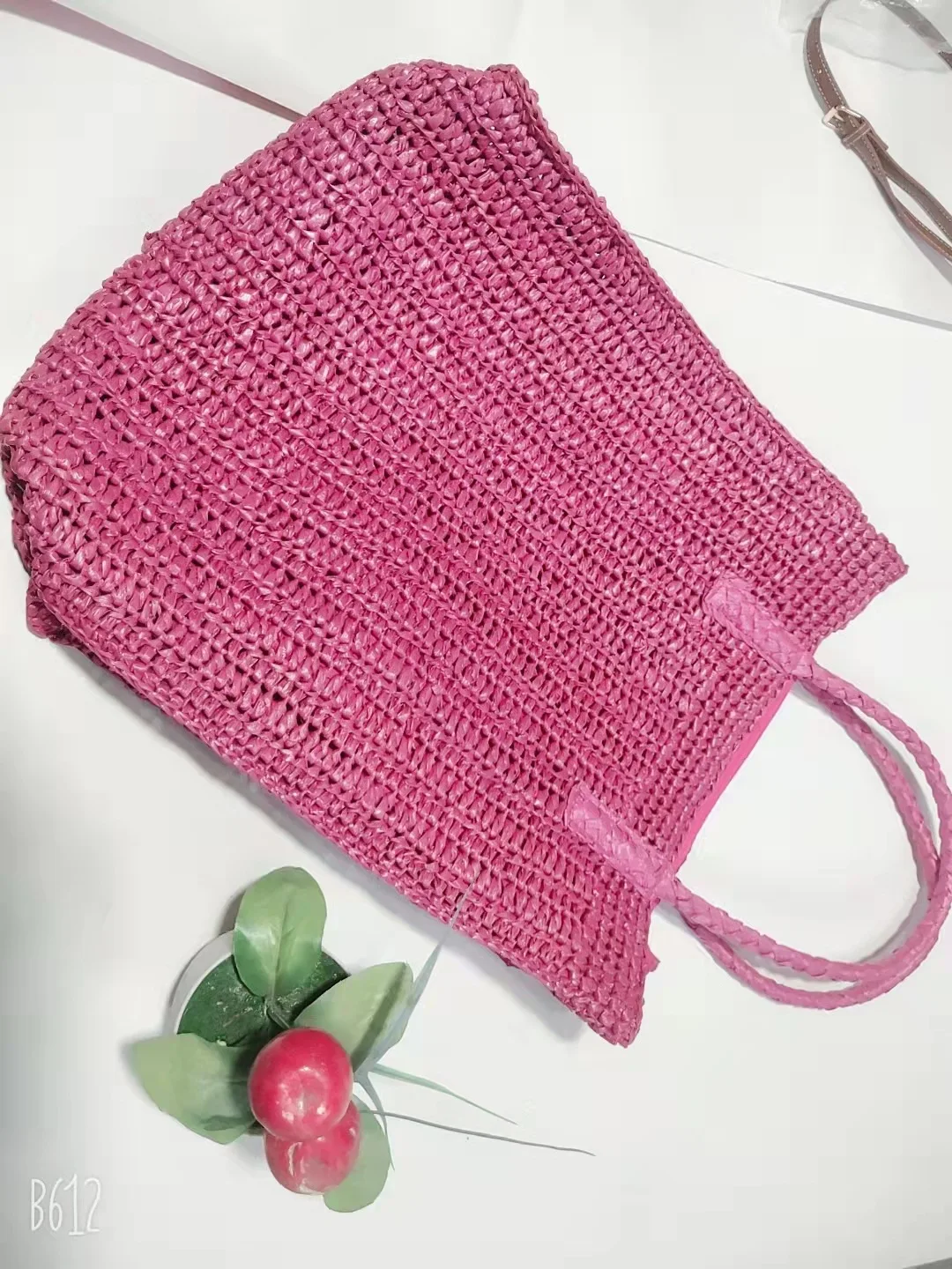 

Соломенные сумки ручной работы для женщин, ярко-розовые вместительные повседневные дорожные дамские сумочки-тоуты на ремне для покупок, ле...