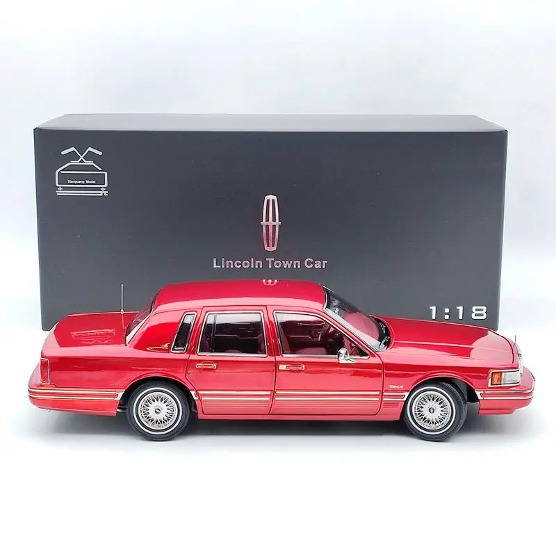 

1/18 L~coln Towncar V8 1993-1995 Super Diecast models Car (Leather seat) Red Limited Edition Collection