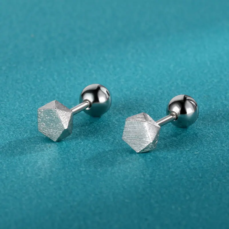 Серьги-гвоздики женские из серебра 925 пробы геометрические с шестигранником DA2229 -