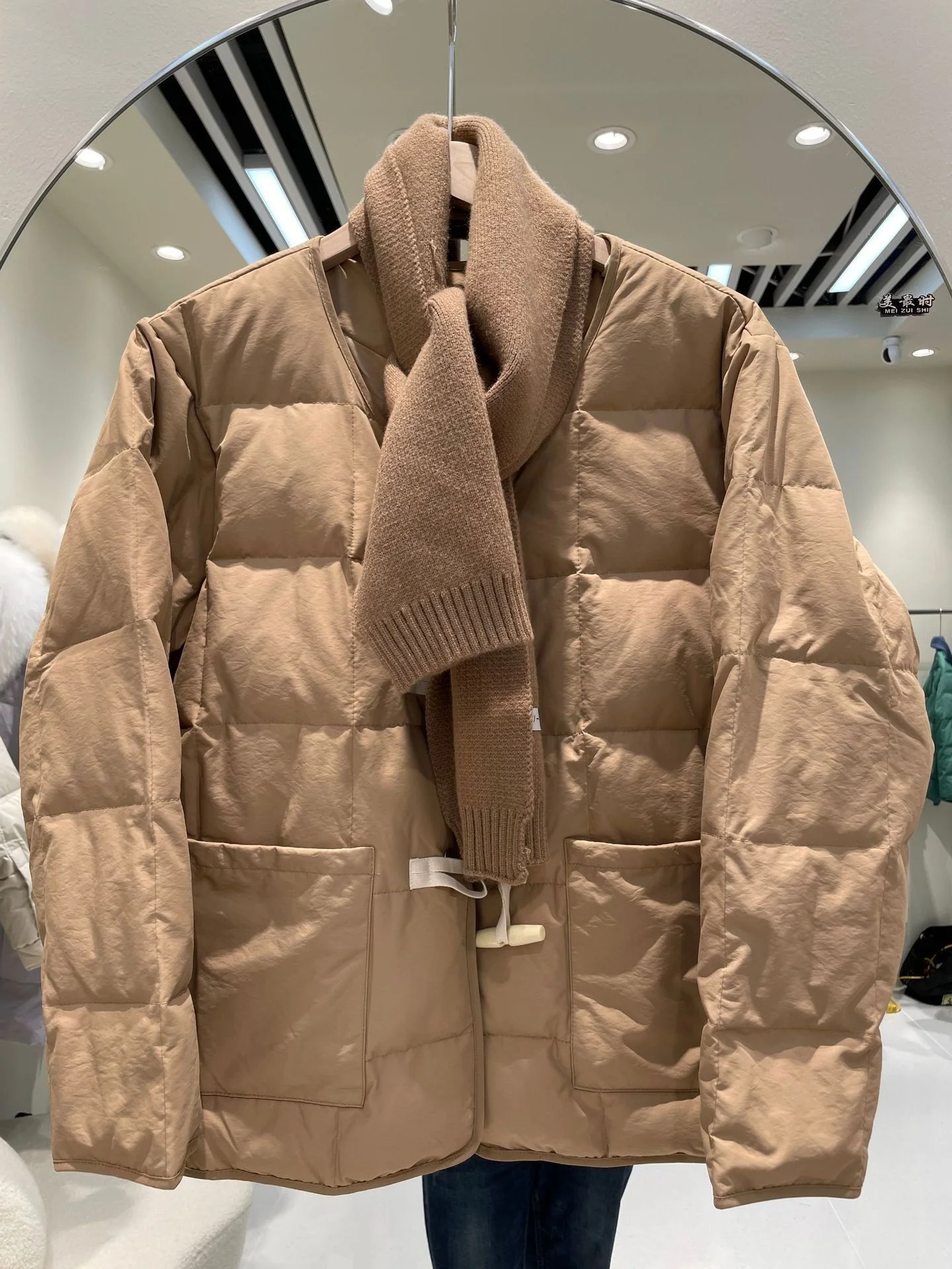 

Теплое Легкое женское короткое пальто с круглым вырезом, Студенческая куртка с белым утиным пухом и пуговицами, одежда для улицы, кемпинга и инструментов