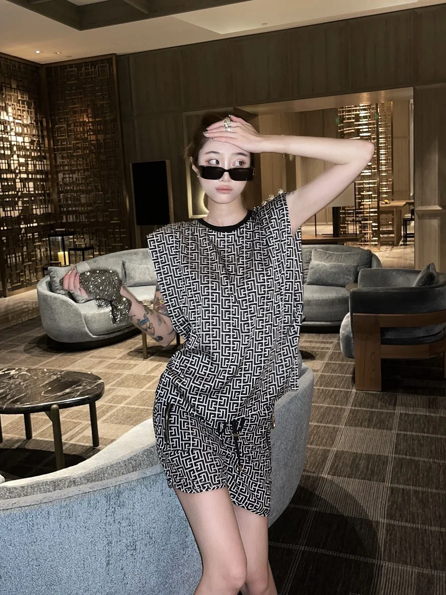 

Женский комплект из топа и шортов, трикотажный топ с 3D-принтом и шорты с высокой талией, комплект из 2 предметов, лето 2022