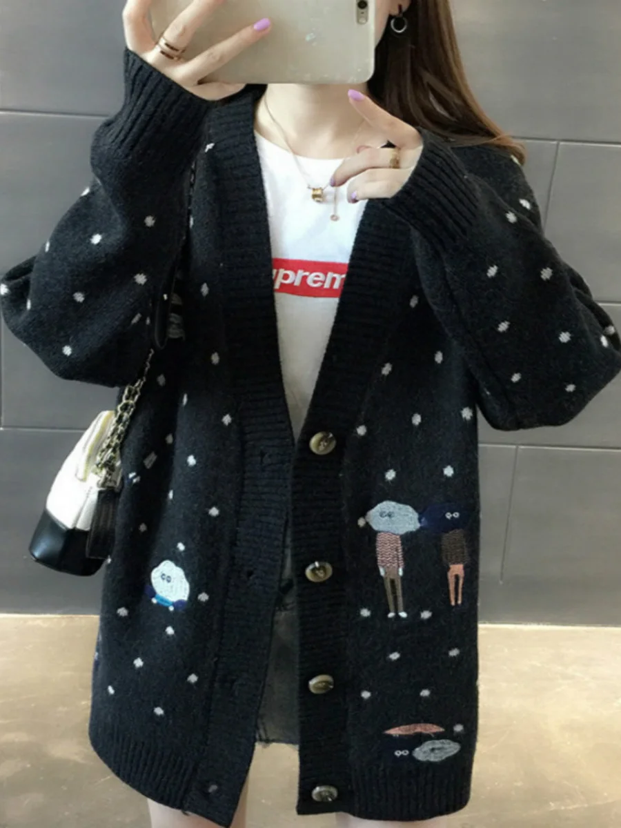 Свитер женский осенне-зимний с V-образным вырезом и вышивкой |