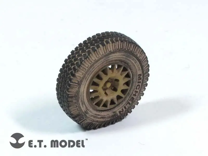 

ET Model 1/35 ER35-029 Defender XD 'Wolf' W.M.I.K Weighted Road Wheels Type.3