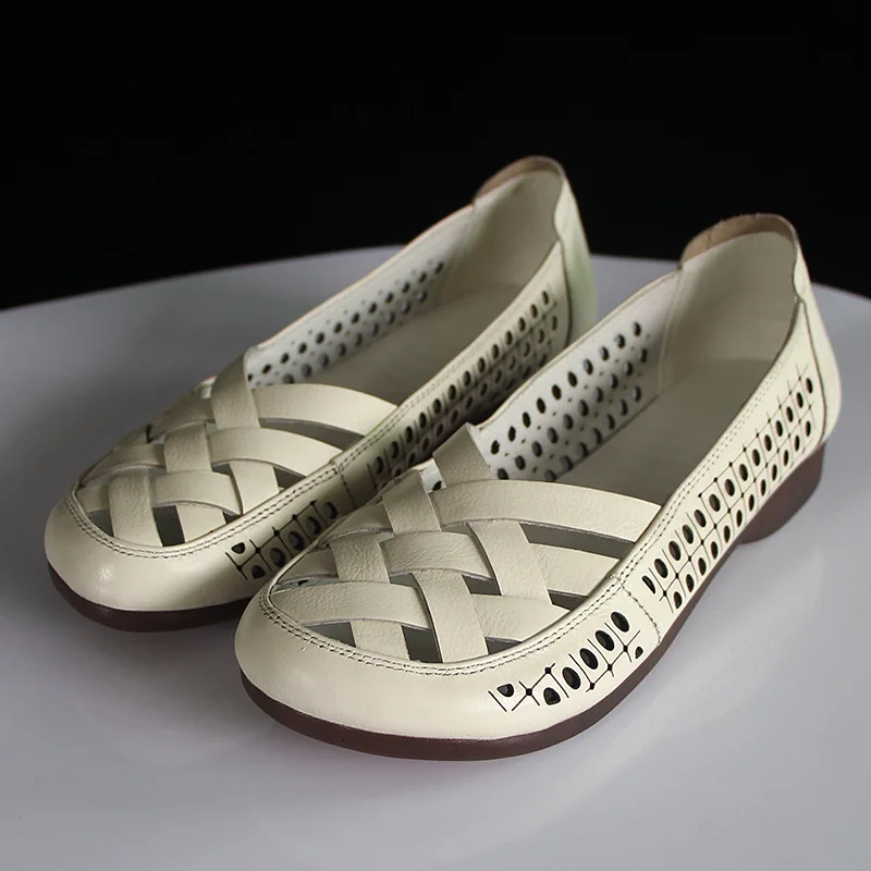 

Women Shoes Leather Soft Bottom Hole Sandals Women's Mother Shoes Summer New Comfortable Flat Bottom Non-slip Large Size Shoes