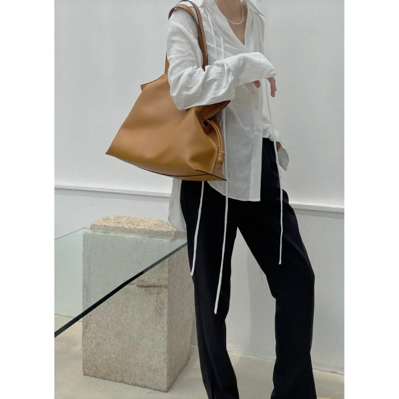 

Women's Large Capacity Drawstring Bucket Bag Women's Handbag Design Lucky Bag Leather Premium Sense One-shoulder Tote