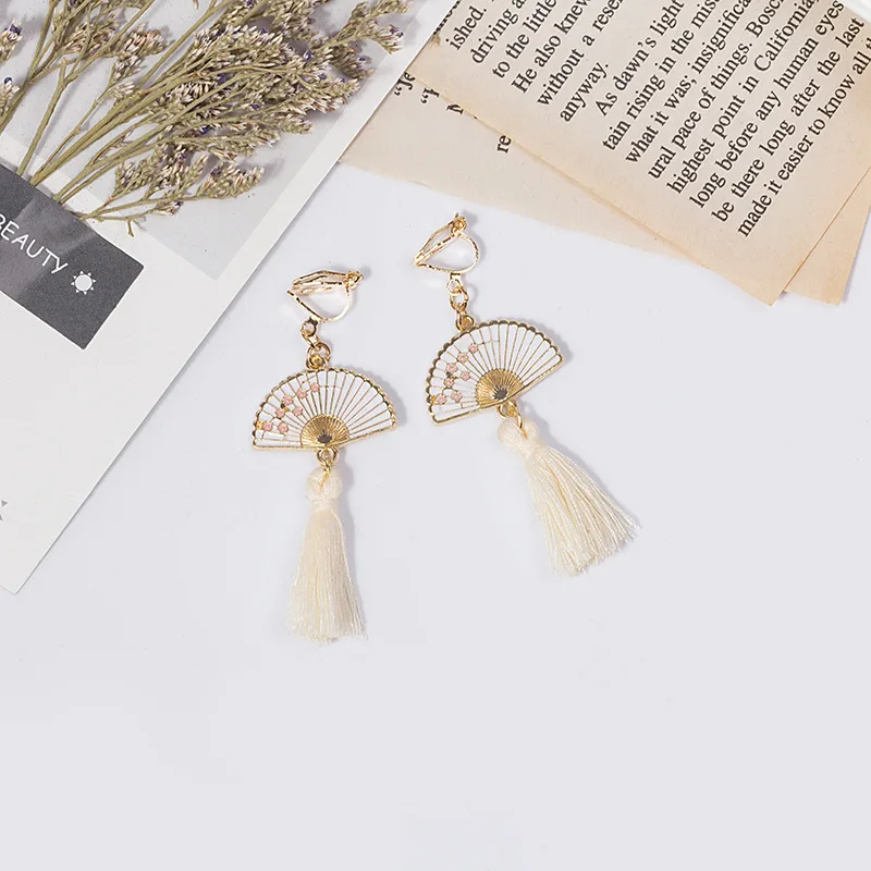 Ethnic Hollow Fan Shaped Earrings for Women Vintage Chinese Wedding Party Jewelry Tassel Pendant Earclip Children Gifts
