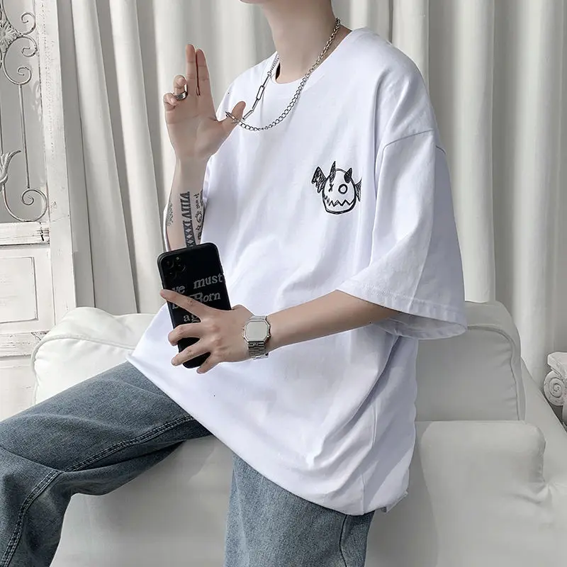 

2022 spring and summer men's T-shirt Korean version loose little devil pattern T-shirt casual plus size top