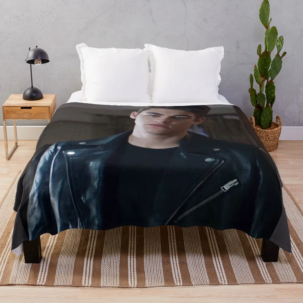 

После того, как мы столкнулись, хесса, Хардин Скотт, Тесса Янг, Анна Тодд бросит одеяло