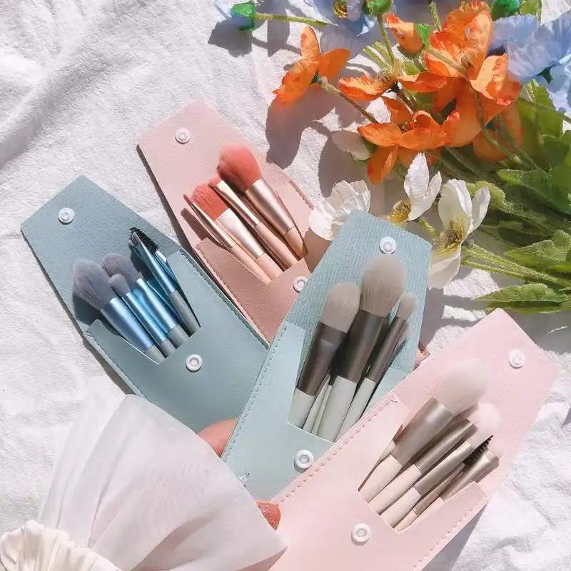 

8pcs Mini makeup brushes with matte wooden handle portable soft hair makeup brush set beauty tools