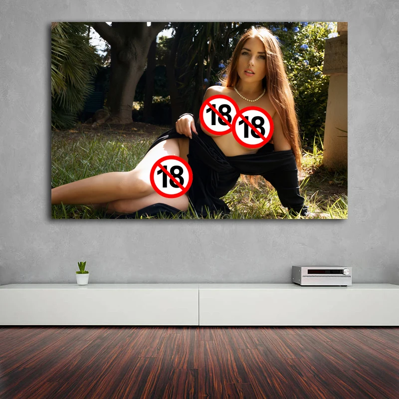 Платье брюнетты взрослая модель мелира сексуальная девушка естественное фото