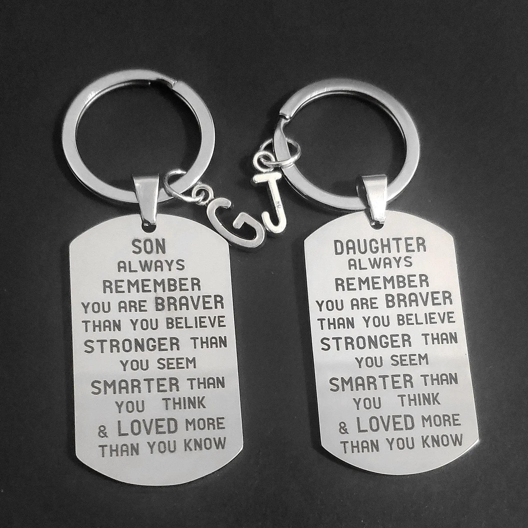 

26 Letters Keys Holder Birthday Creative Keyring SON DAUGHTER Military Tags Stainless Steel Kid Gifts DIY Graduation Carabiner