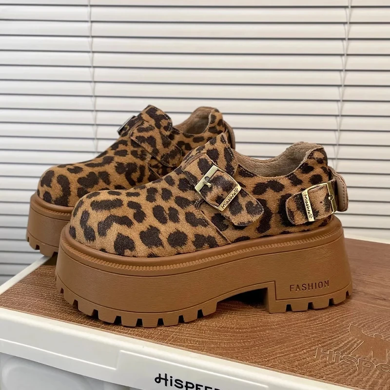 Женские зимние ботинки на платформе замшевая спортивная обувь с леопардовым