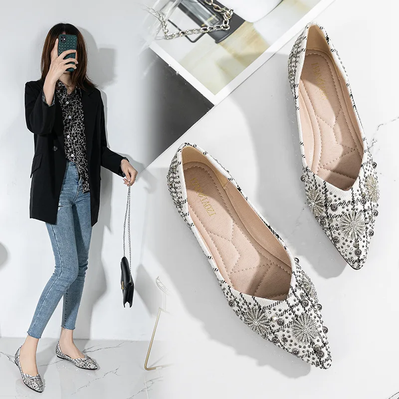 New Famous Rivets Flats Women Pointed Toe Glitter Beading Ballerian Shoes Shallow Mouth Sequined Cloth Moccasins Plus Size 43