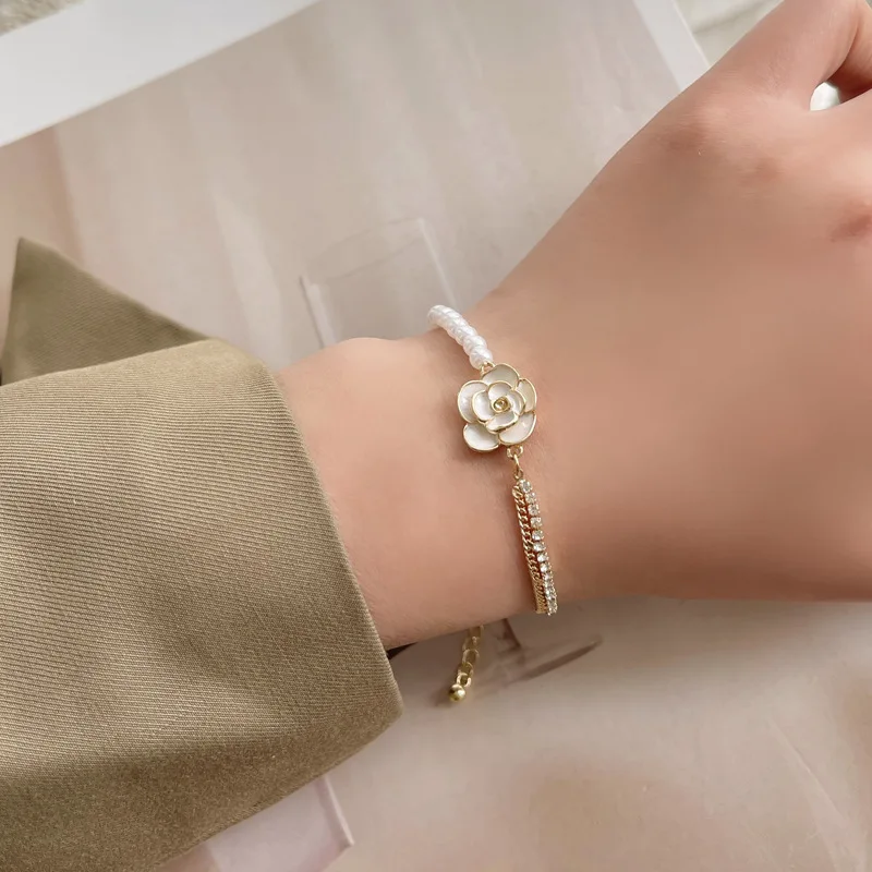 

French Minority Pearl Camellia Girlfriends' Bracelet Light Luxury Diamond Personality Asymmetric Stitching Design Bracelet