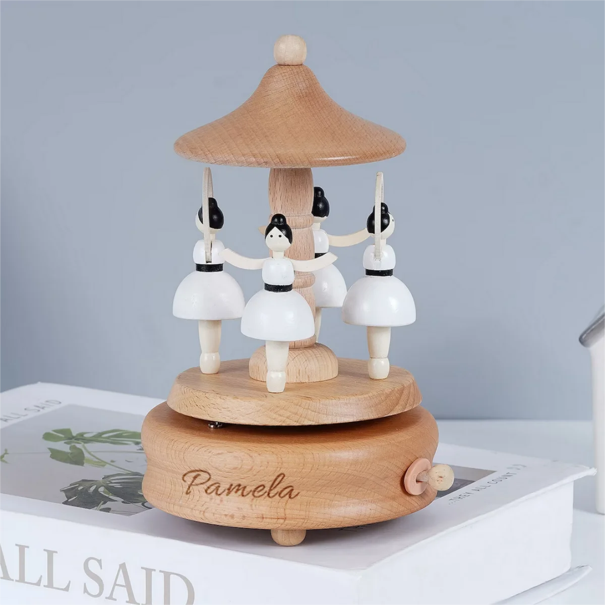 

Деревянная музыкальная шкатулка с каруселью