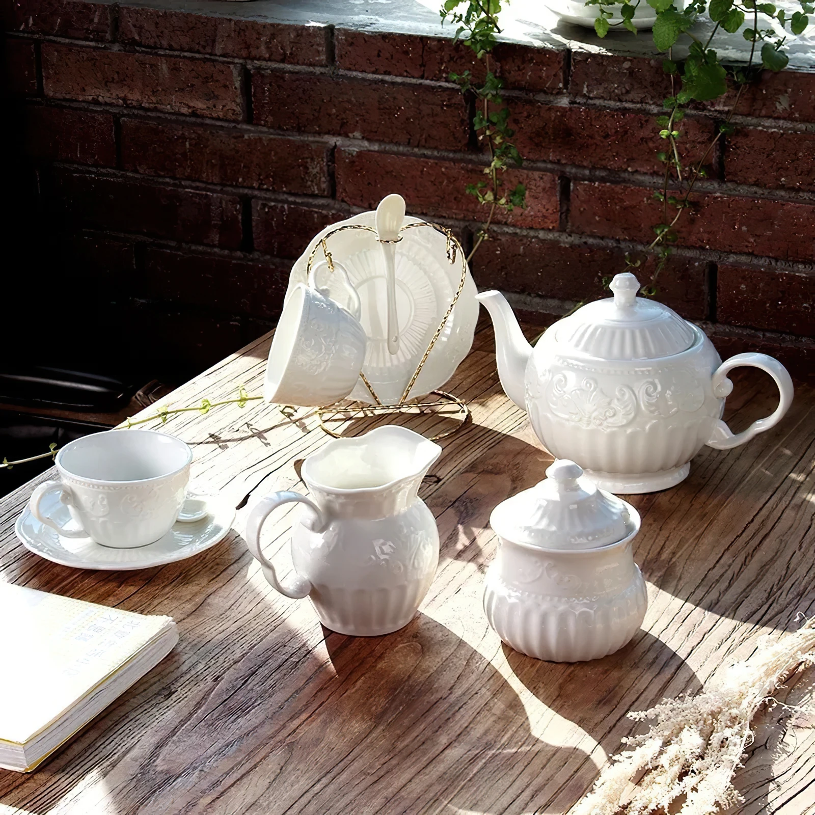 

European Palace Embossed Leaf Pattern White Ceramic Coffee Tea Set Restaurant Household Bone China Pot Cup Toffee Jar
