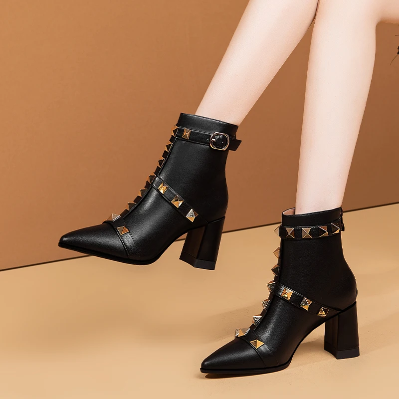 

Женские ботинки из натуральной кожи, с острым носком, на толстом каблуке, с заклепками, большие размеры 34-48, осень 2023