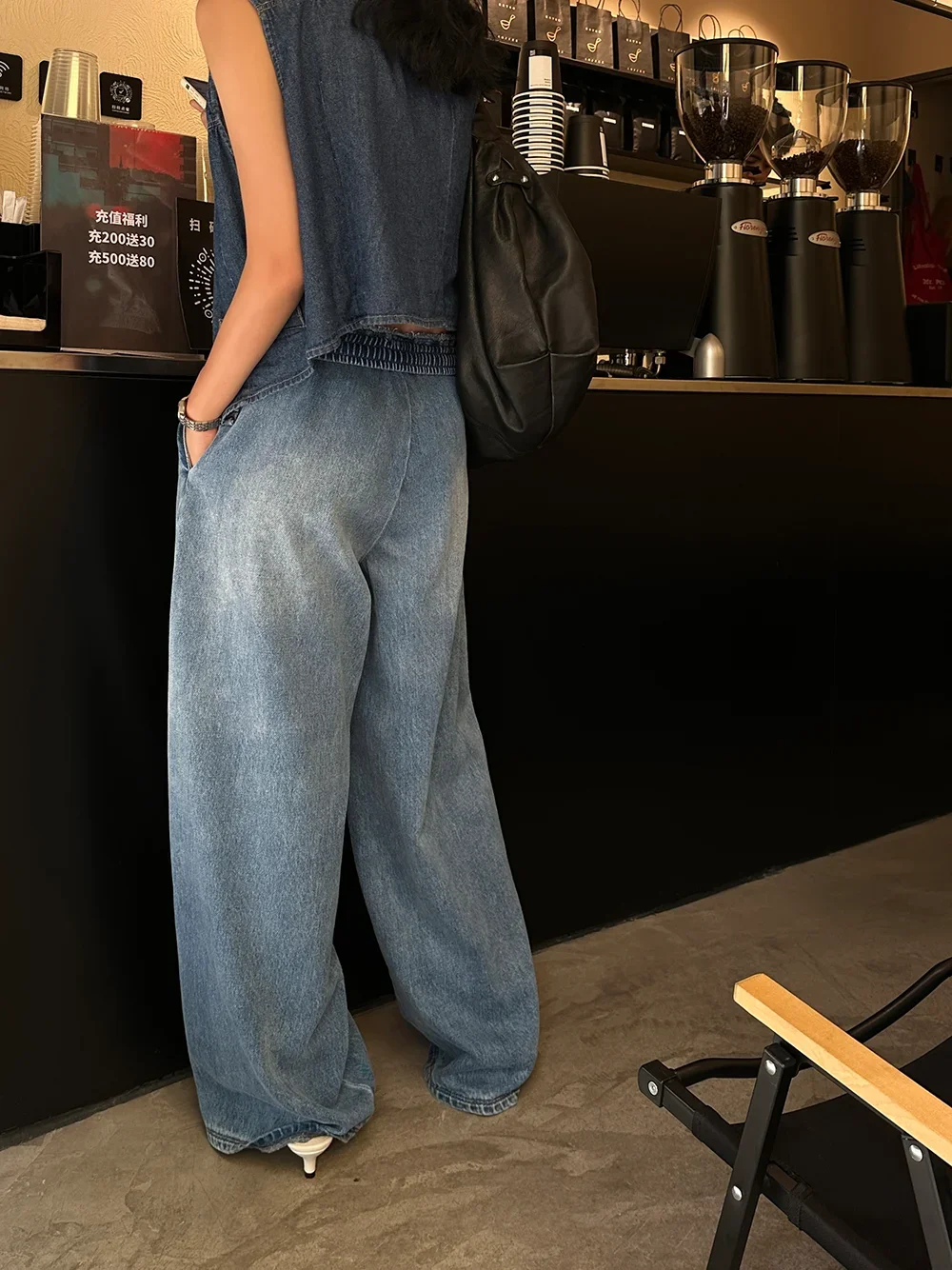 Рисунок 2 - Женские джинсы с широкими штанинами