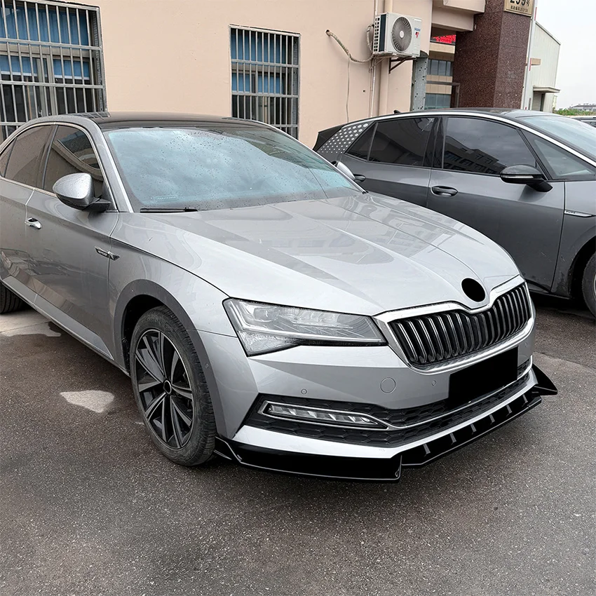 Фото Для Skoda Superb B8.5 2019-2022 годов: передний бампер, сплиттер, накладка-спойлер, диффузор, защитная накладка, глянцевый черный обвес, тюнинг №3