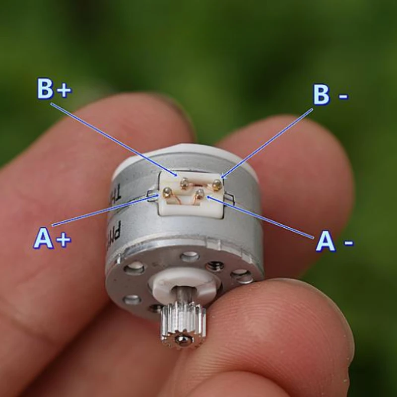 Японский Nidec 2-фазный 4-проводной шаговый двигатель диаметром 15 мм редкоземельный