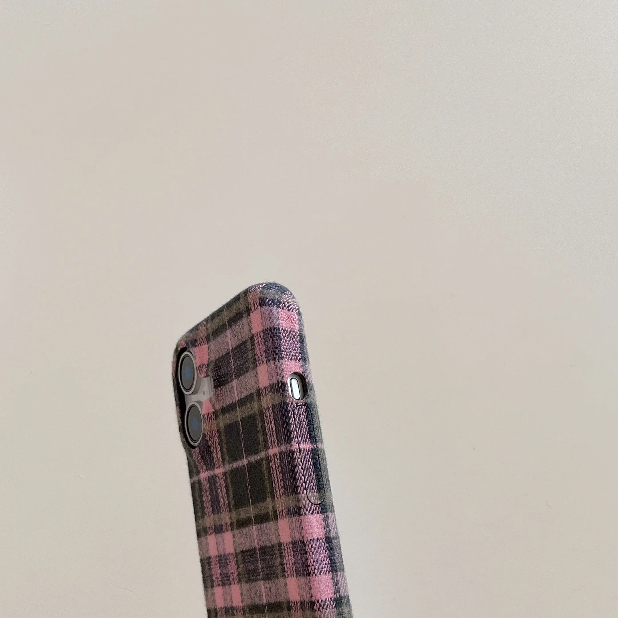 Korean INS Checker Cloth Texture Autumn Vibes With Wrist String Phone Case for iPhone 16 15 14 13 Pro Max Back Cover Capa