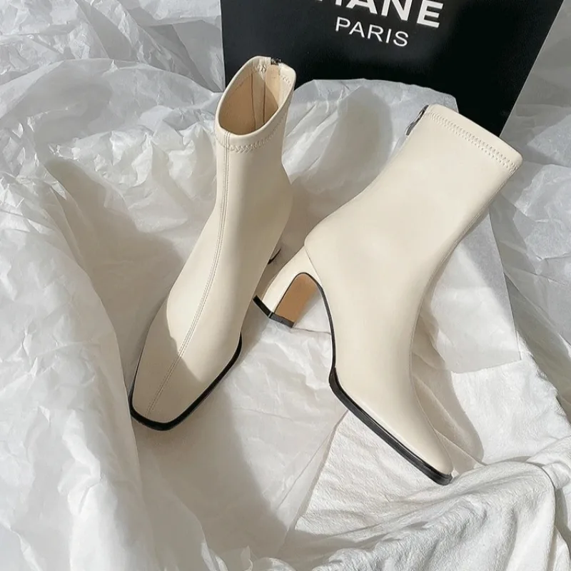 2024 осенние модные новые женские удобные однотонные короткие ботинки на высоком