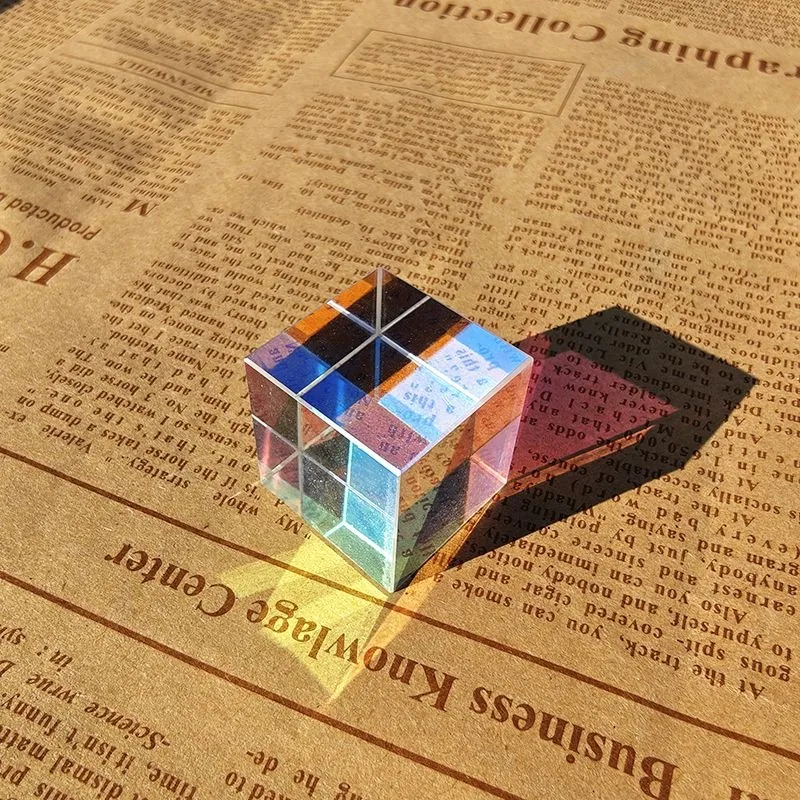 

Стеклянный куб-призма X-Cube