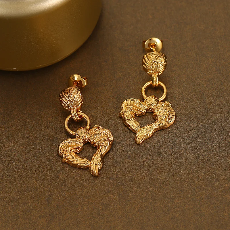 

The same fashion silver needle light luxury style niche design earrings