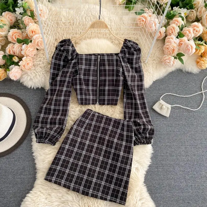 

Autumn Retro Square Collar Temperament Bubble Sleeve Top Short High Waist Half-body Skirt Celebrity Temperament Two-piece Suit