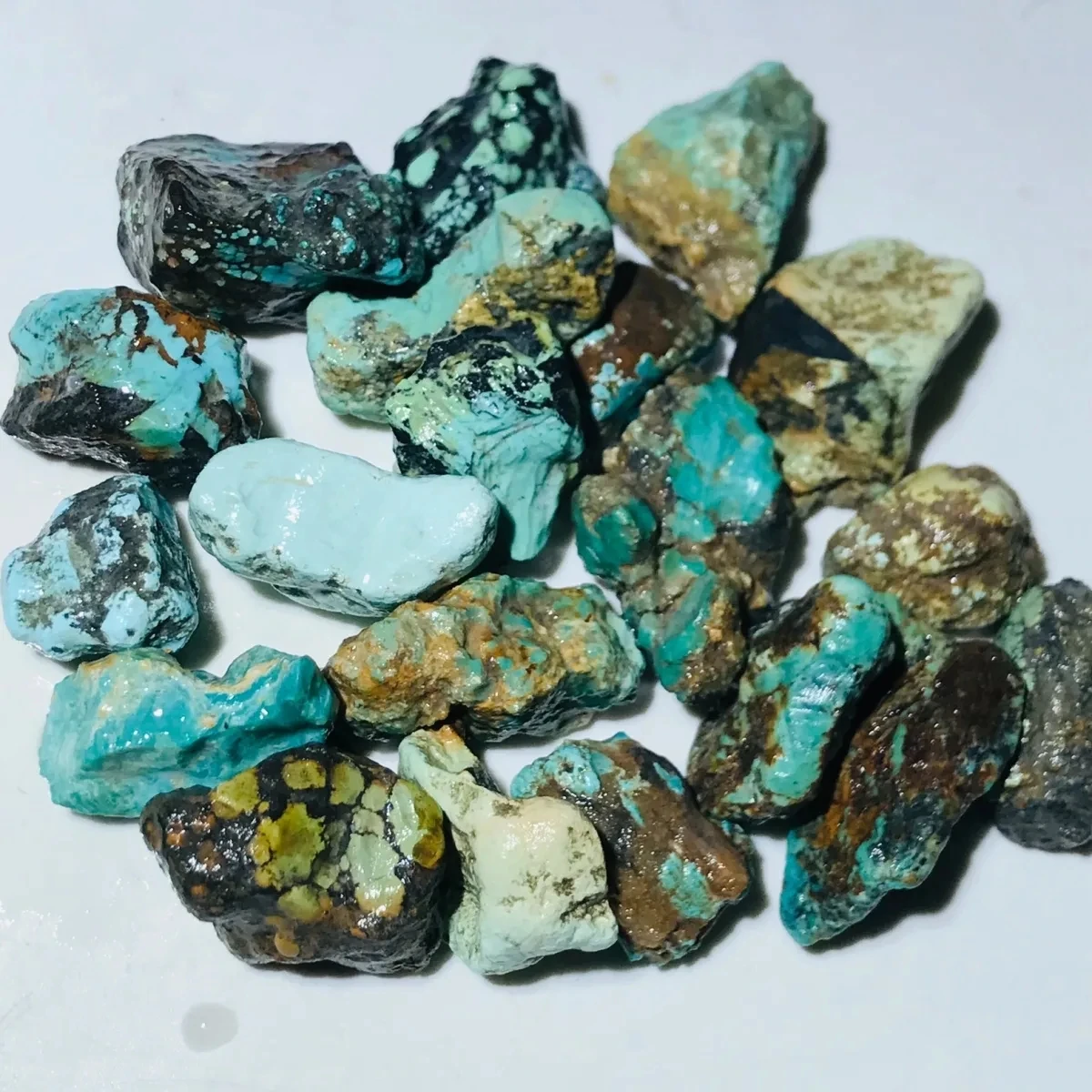 Natural Crystal Raw Stone Turquoise Raw Ore Accompanying Stone Feng Shui Ornaments Play Decorative Small Ornamental Stone Fish