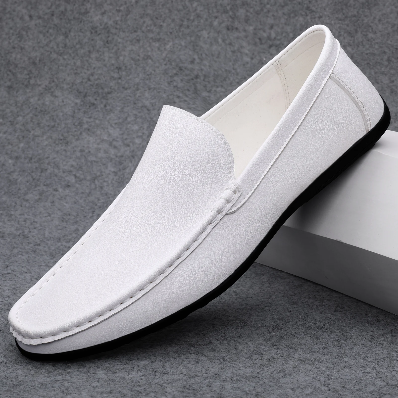 

2022 Fashion Mens Shoes High Quality Brand Loafers Comfy Leather Boats Shoes White Men Summer Casual Shoes Mocassin Plus Size 47