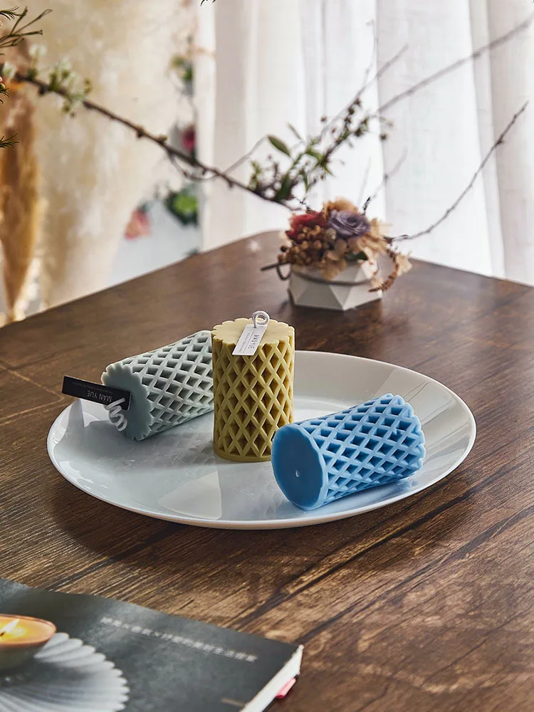 

MYUE Diamond-shaped Hole Cylindrical Candle Silicone Mold DIY Hand-made Scented Candle Creative Home Nordic Minimalist