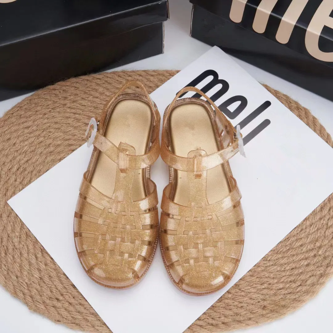 2025 сандалии женская обувь дышащая мягкая новая для девочек низкие закрытые