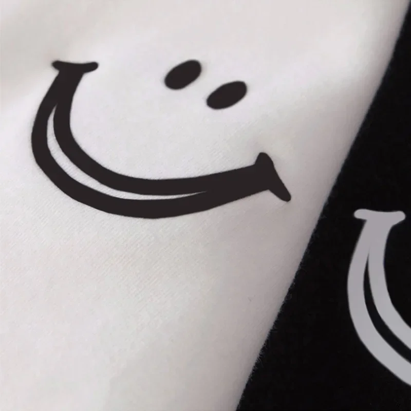 Свободная белая черная футболка с коротким рукавом женский топ принтом смайлика