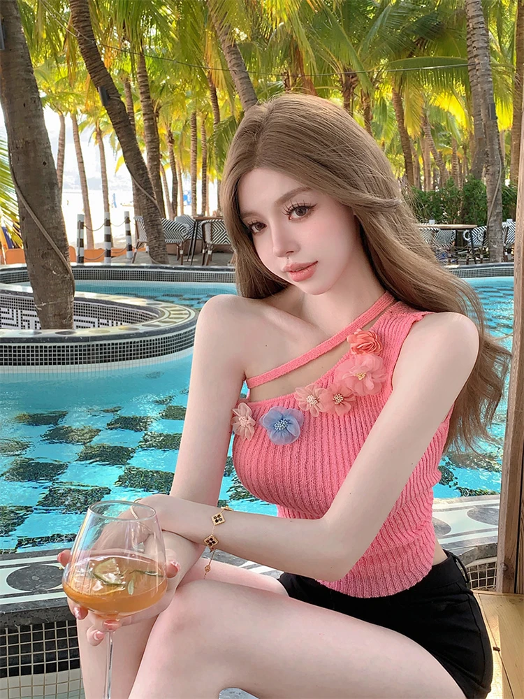 Женский ТРИКОТАЖНЫЙ УКОРОЧЕННЫЙ ТОП с вырезами без рукавов